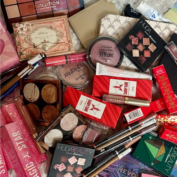 $50 SURPRISE MAKEUP/BEAUTY BAGS ⁉️💄 ALL FULL SIZE/ BNIB 😍🎉 - Picture 4 of 4